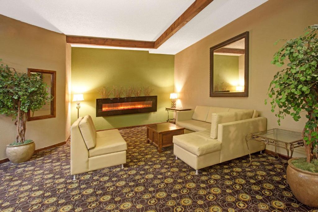Super 8 by Wyndham Wheat Ridge/Denver West photo 2