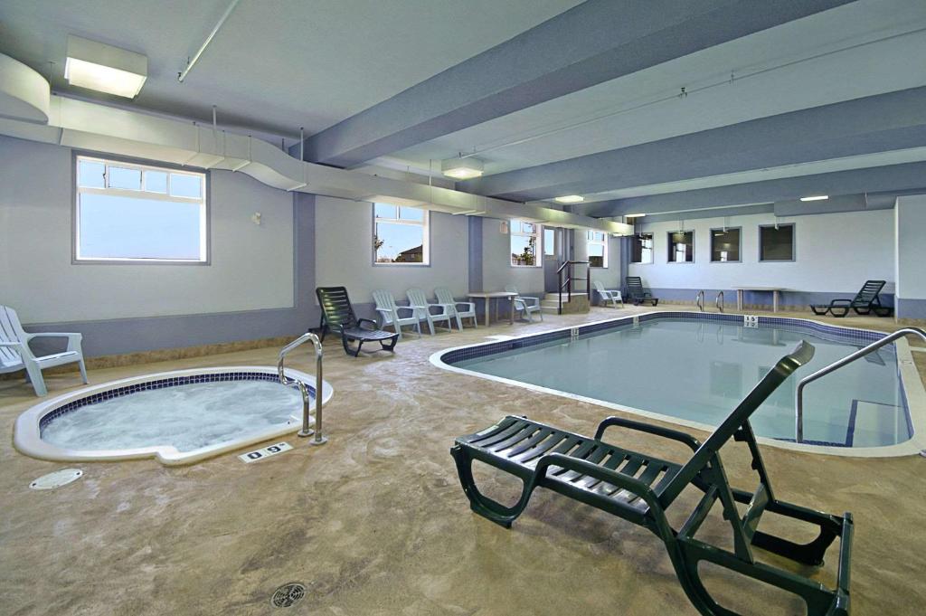 Super 8 by Wyndham Fort Saskatchewan photo 2