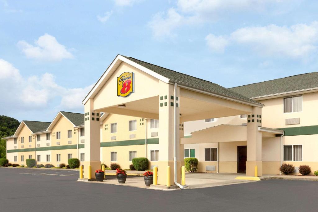 Super 8 by Wyndham Athens image