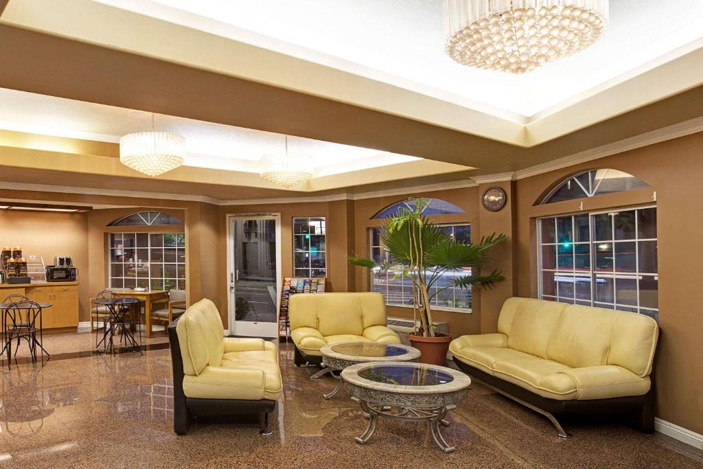 Super 8 by Wyndham Los Angeles Downtown photo 4