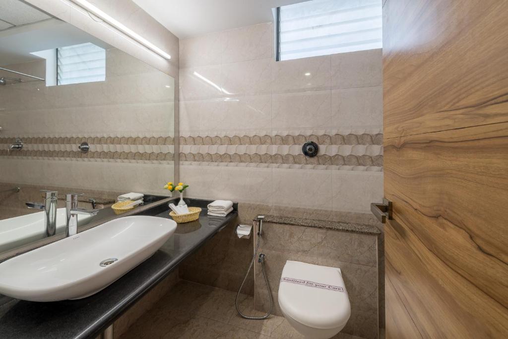 Двухместный ([Sanitized] Standard Double or Twin Room), Treebo Raj Premier