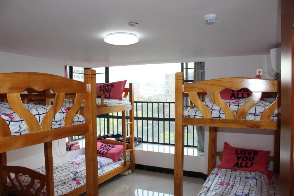 Номер (Кровать в общем 6-местном номере для мужчин и женщин), Muliang Youth Inn Changlong North Branch