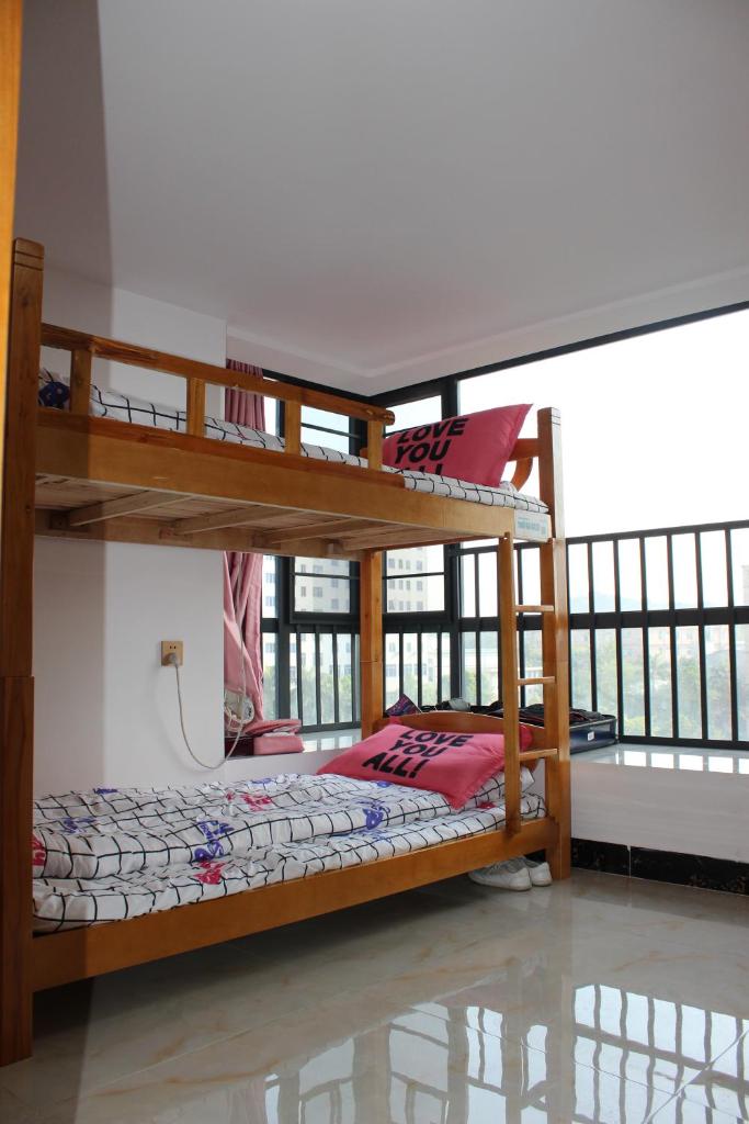 Номер (Кровать в общем 6-местном номере для женщин), Muliang Youth Inn Changlong North Branch