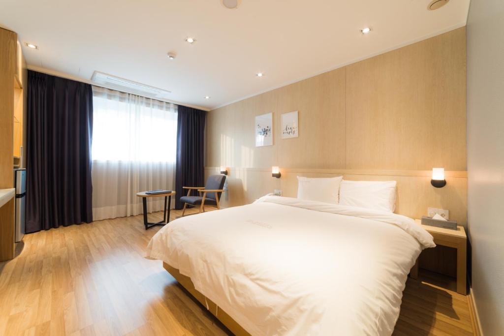 Reborn Suwon Silkroad Hotel photo 1