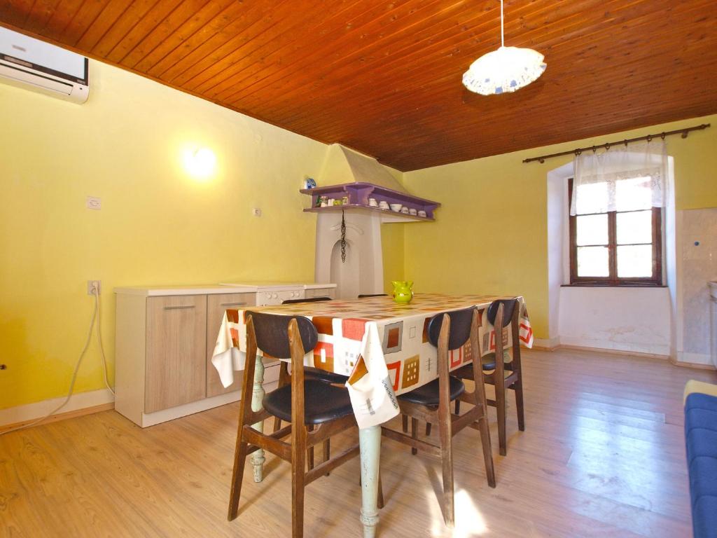 House Angela 1585 photo 4