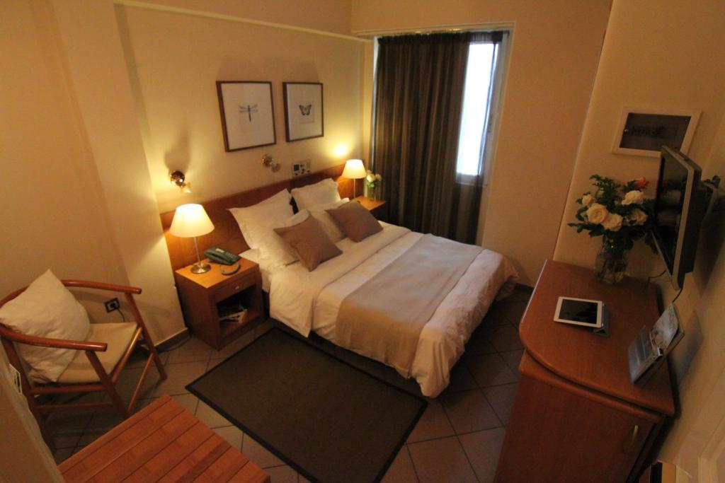 Двухместный (Улучшенный двухместный номер с 1 кроватью), Achillion Hotel