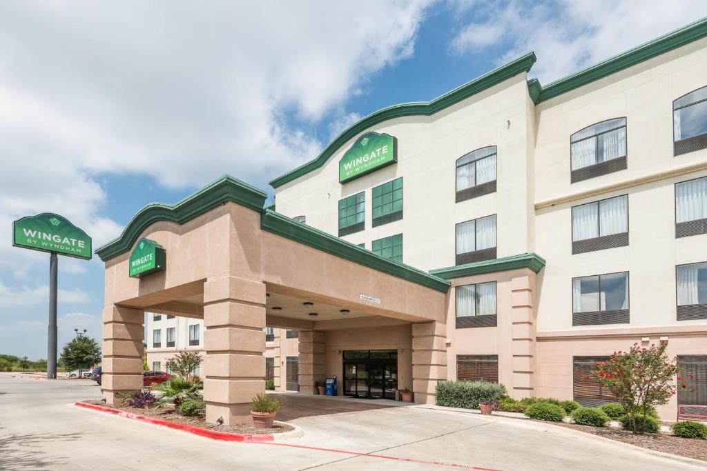 Wingate by Wyndham New Braunfels photo 1