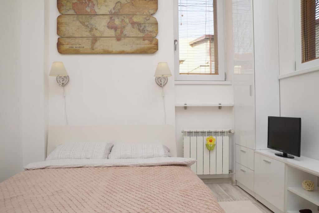 New Charming Studio - Tap to explore photos