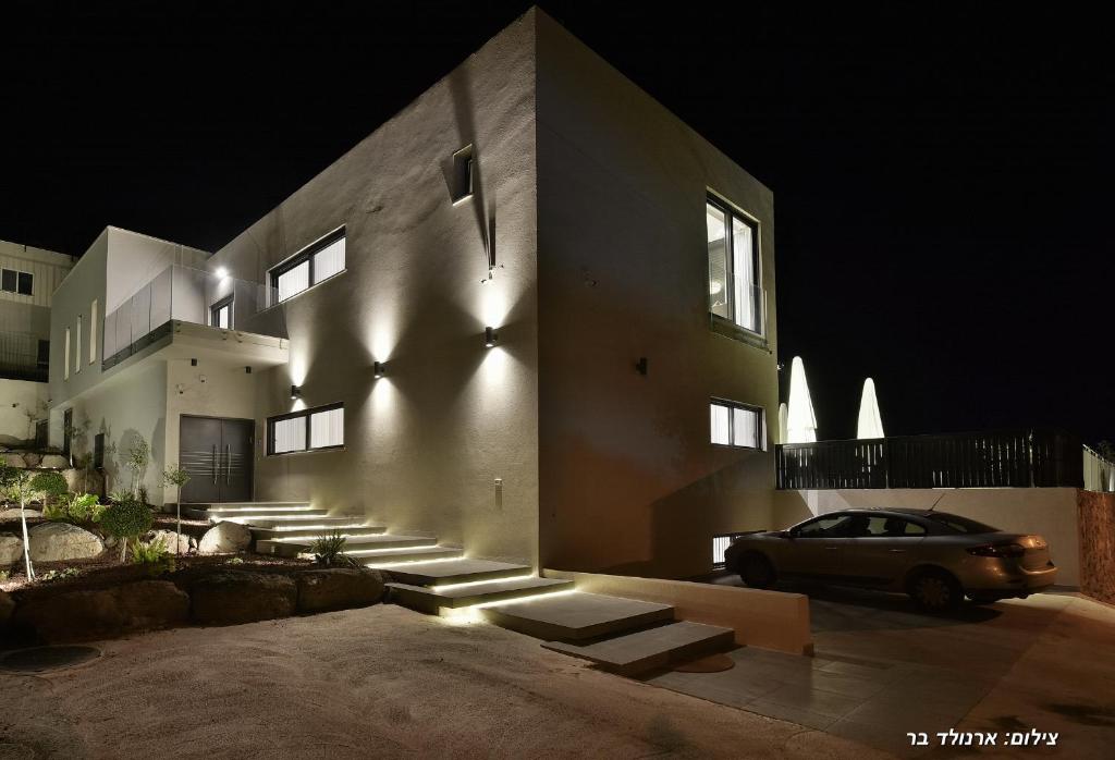 Villa J photo 3
