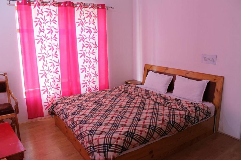 Двухместный (Двухместный номер Делюкс с 1 кроватью), Lhachik Guest House