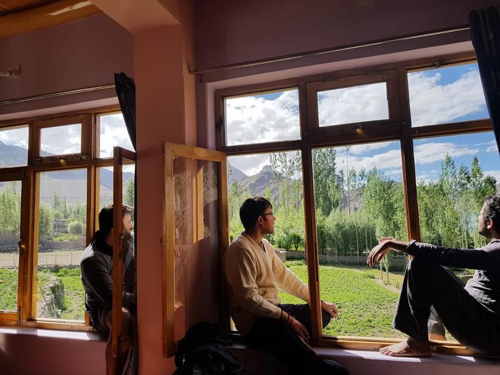 Четырехместный (Четырехместный номер с собственной ванной комнатой), Lhachik Guest House
