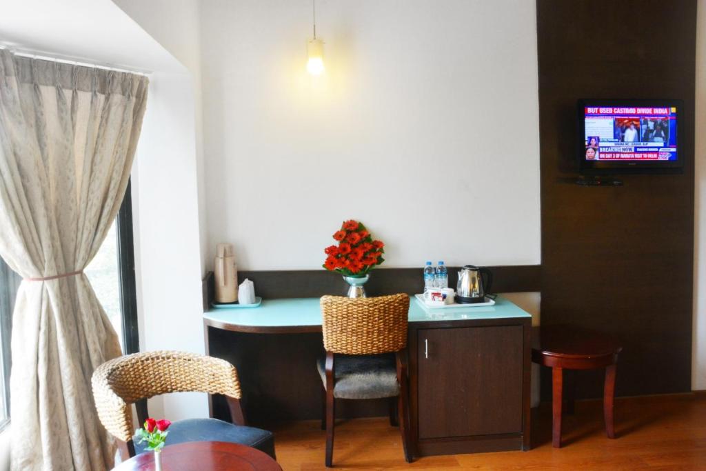 Двухместный (Superior Double Room -  Book & Unlock Exclusive Deals/Discounts.), Ashraya International Hotel