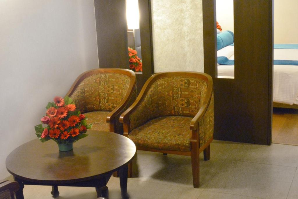 Сьюит (Deluxe Suite -  Book & Unlock Exclusive Deals/Discounts.), Ashraya International Hotel