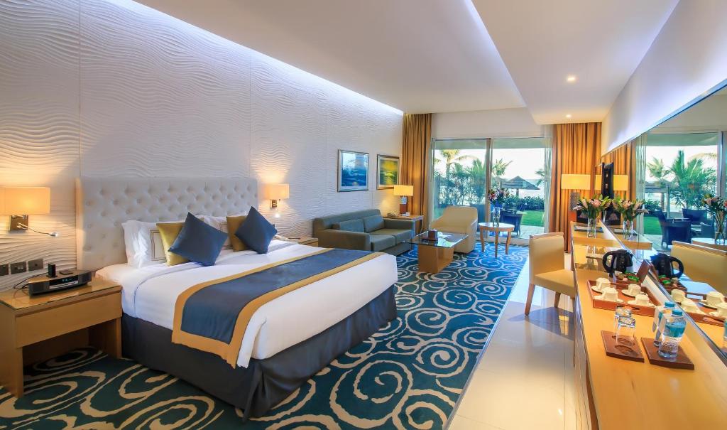Вилла (Вилла на пляже с кроватью размера «king-size»), Курортный отель Oceanic Khorfakkan Resort & Spa
