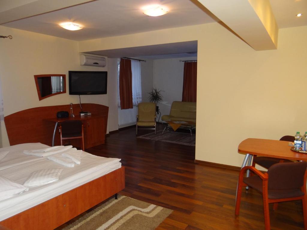 Двухместный (Улучшенный двухместный номер с 1 кроватью), Hotel Restauracja Kinga