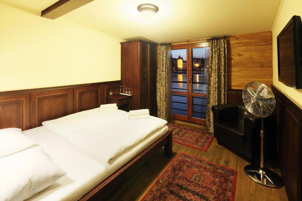 Двухместный (Улучшенный двухместный номер с 1 кроватью), Boat Hotel Matylda