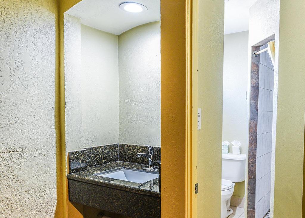 Pacifica Motel photo 3