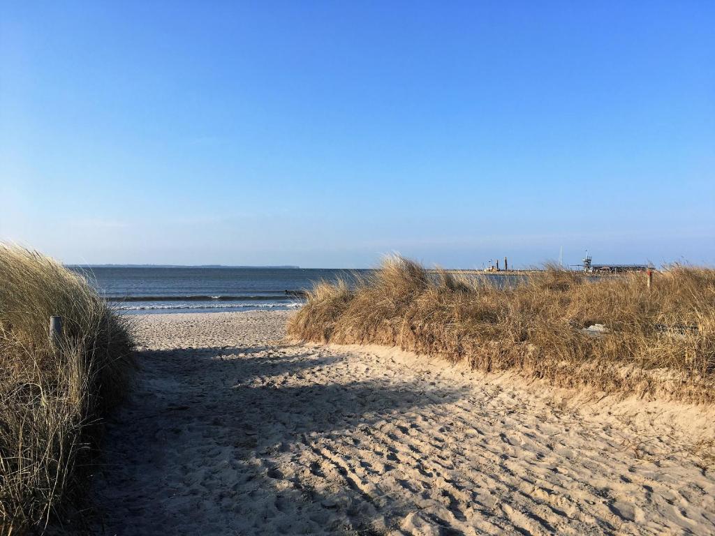 FeWo am Strand Glowe - Tap to explore photos