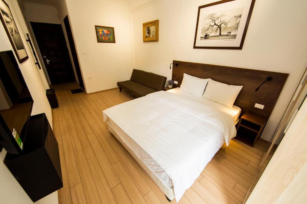 Апартаменты (Апартаменты с балконом), Elegant Studio Yet Kieu