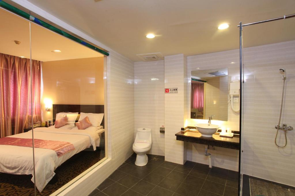 Двухместный (Двухместный номер Делюкс с 1 кроватью и видом на реку), Xin Hua Hotel Guangzhou