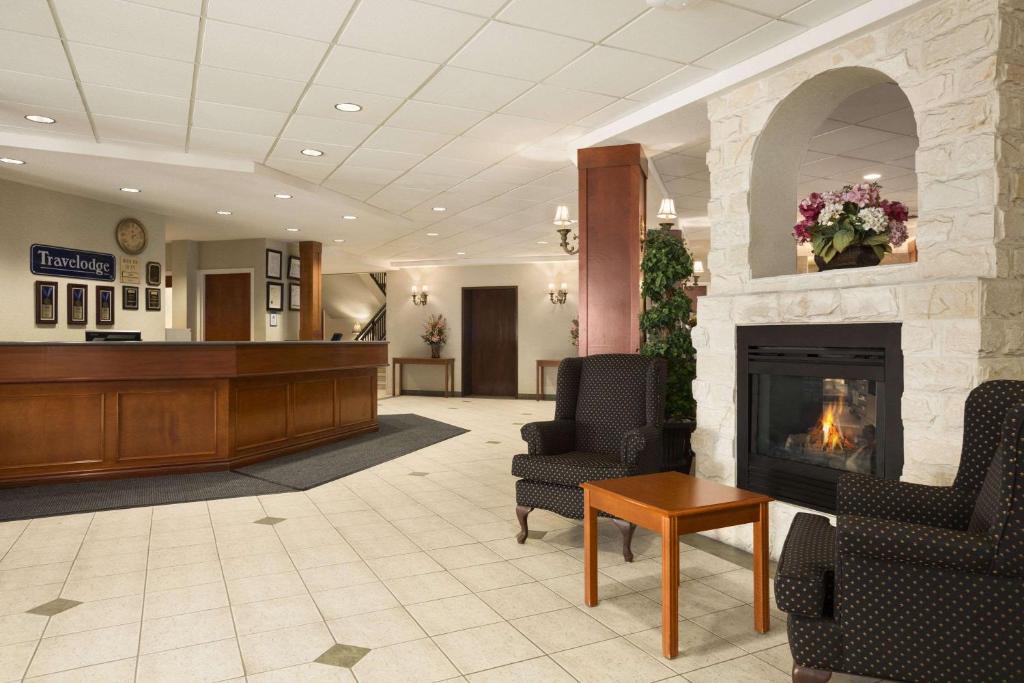 Travelodge by Wyndham Strathmore photo 2