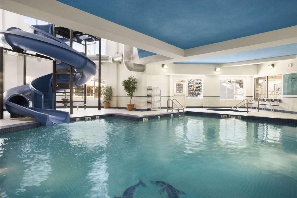 Travelodge by Wyndham Strathmore photo 3