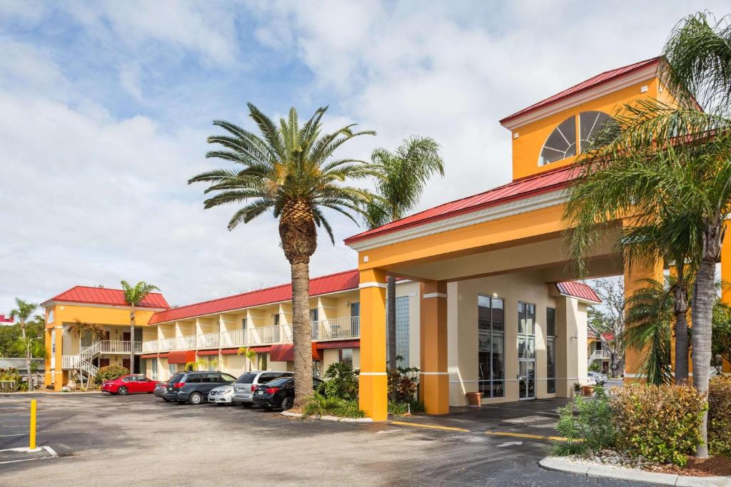 Days Inn & Suites by Wyndham Port Richey image
