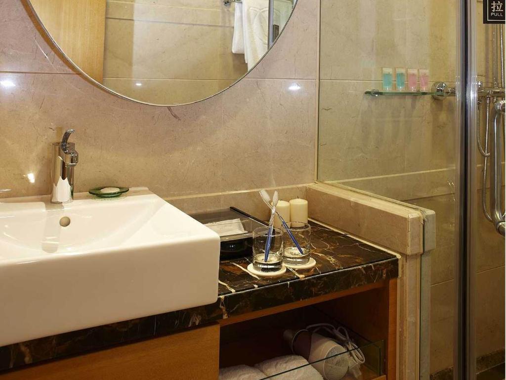 Апартаменты (Апартаменты бизнес-класса с 1 спальней — 1 завтрак), Dan Executive Apartment