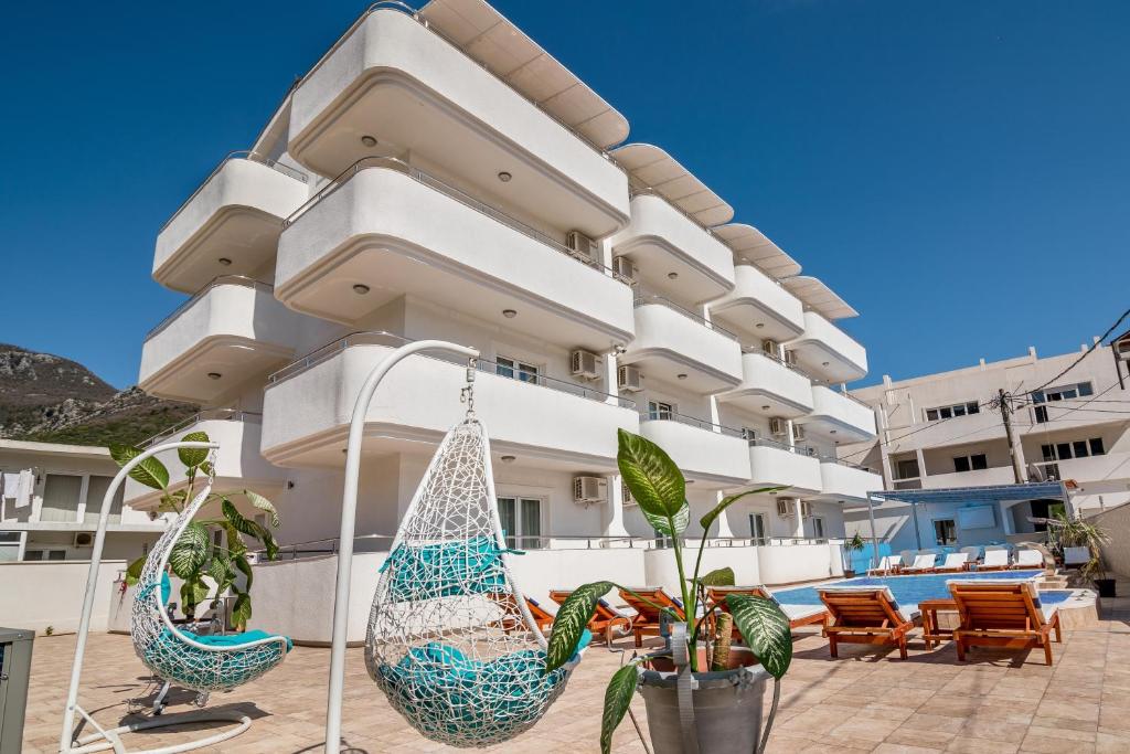 Bianca Apartments