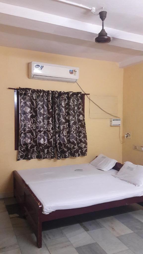 Двухместный (Двухместный номер Делюкс с 1 кроватью), Raamlaxmi guest house