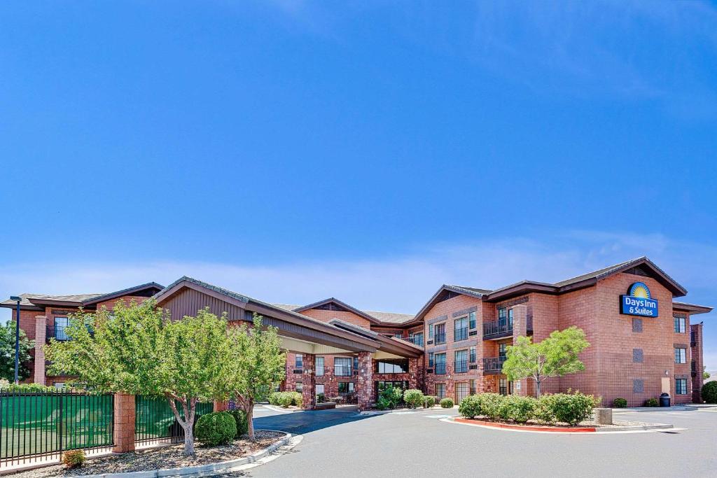 Days Inn & Suites by Wyndham Page Lake Powell image