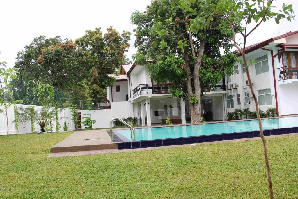 Serenity Tissa photo 2