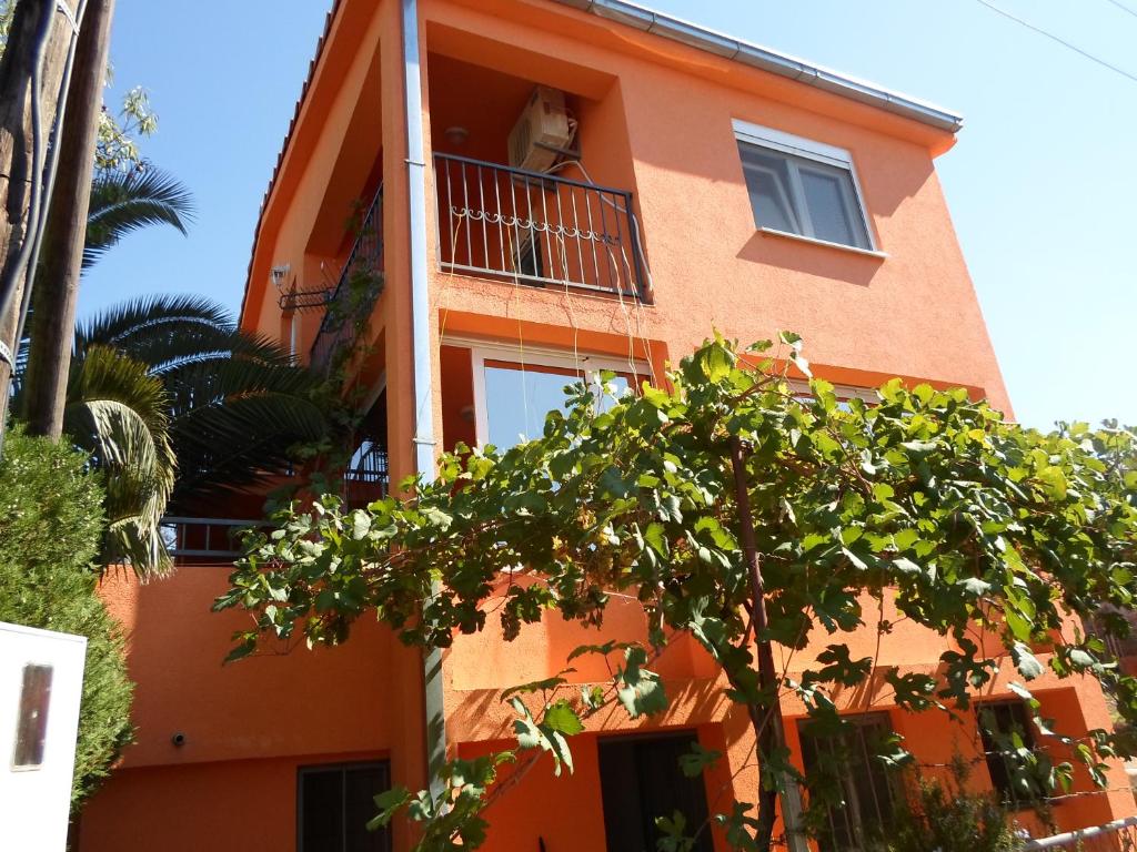 Holiday home Orange family apartments photo 3