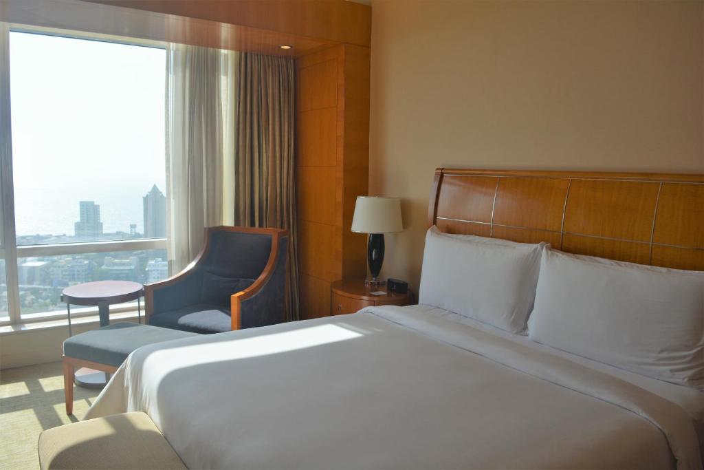 Двухместный (Суперлюкс с кроватью размера «king-size» и видом на море), Four Seasons Hotel Mumbai