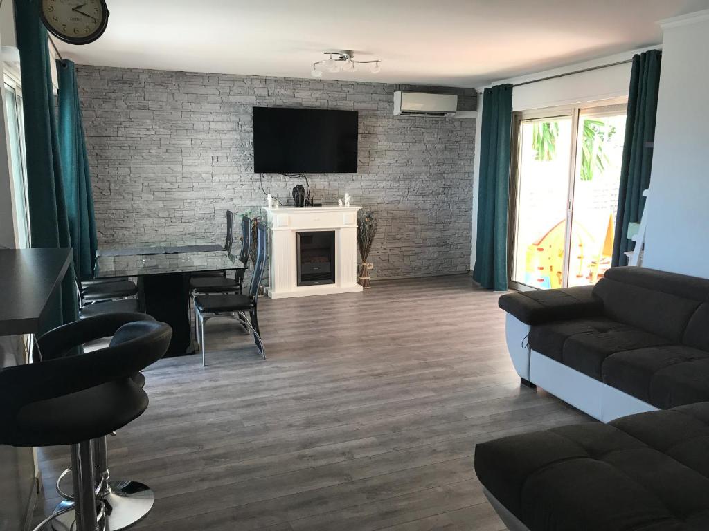 Luxury residence Fabron photo 2