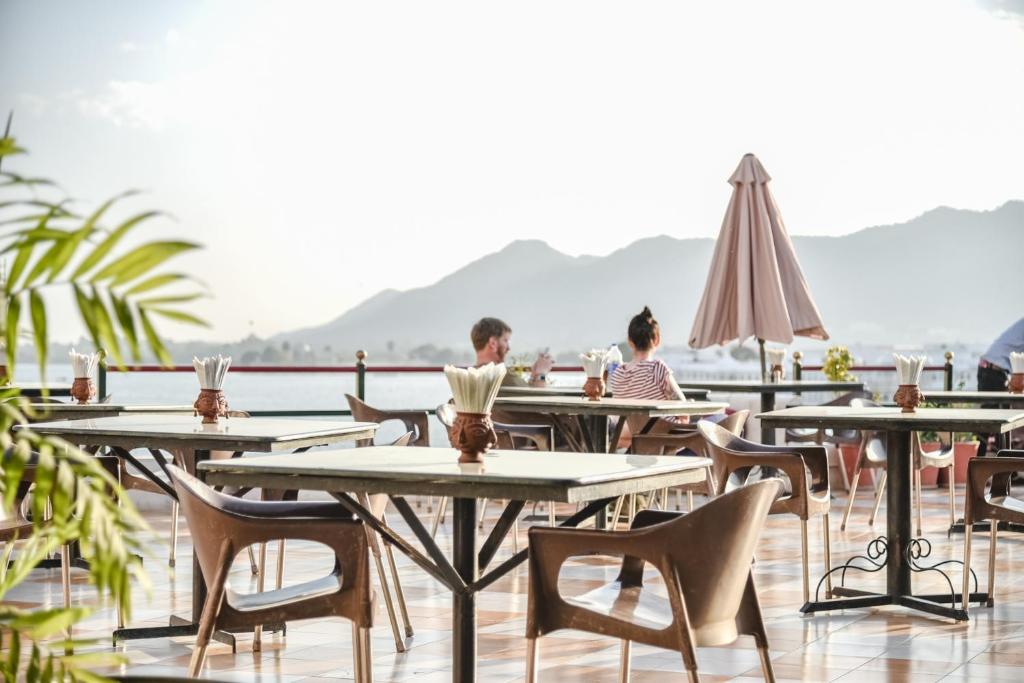 Hotel Devraj Niwas on Lake Pichola photo 4