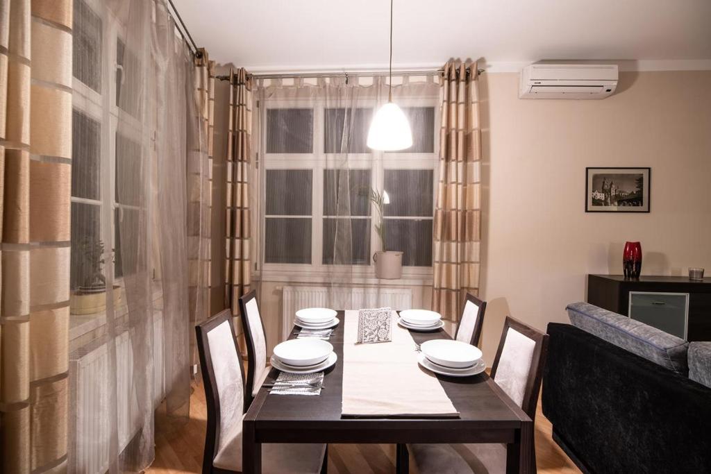 Апартаменты (Апартаменты с балконом - Krowoderska, 6), Cracow Rent Apartments