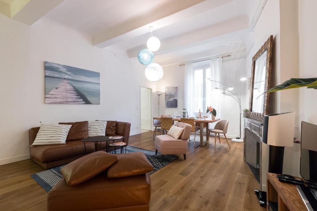 PREF 2 · F4 - VASTE ET BOURGEOIS ,3 CHAMBRES, ASCENSEUR, VX-NICE photo 3
