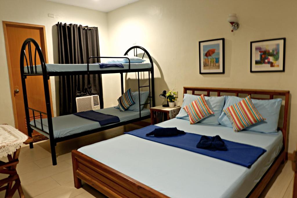 Четырехместный (Четырехместный номер с собственной ванной комнатой), Cebu City Center Inn - IT Park