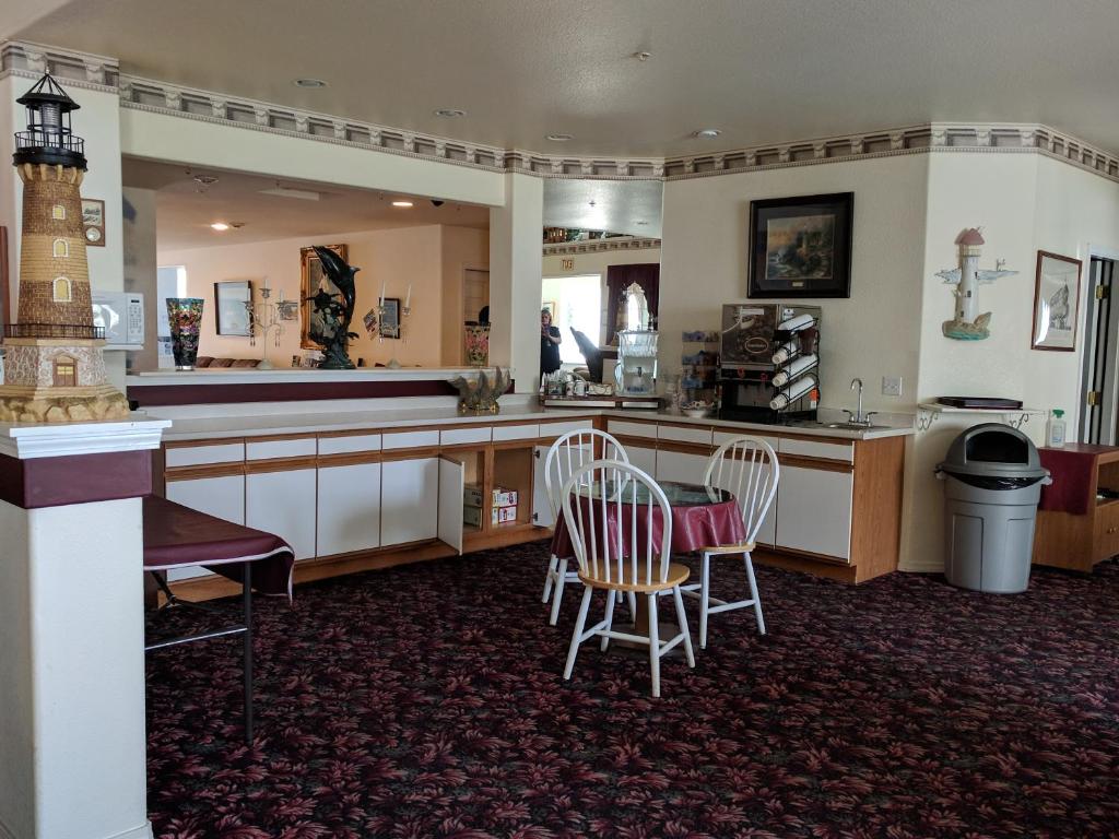 Lighthouse Inn photo 2