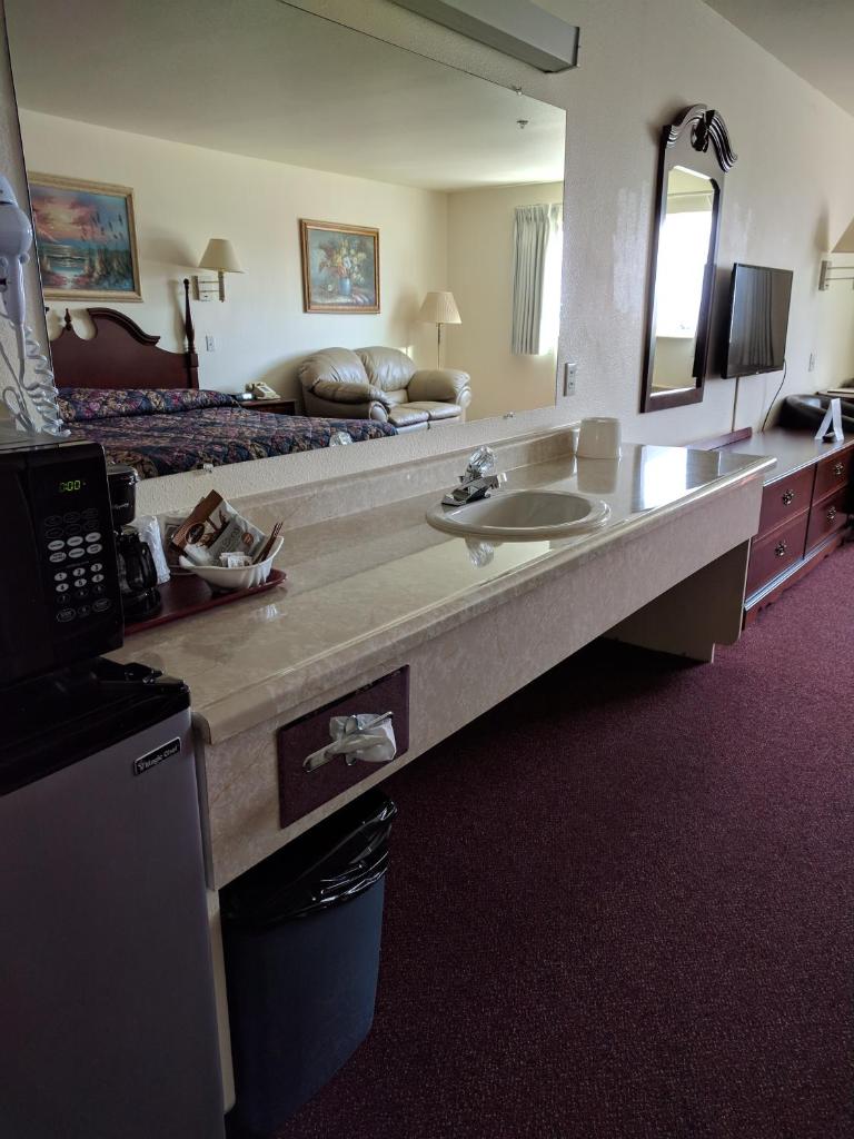 Lighthouse Inn photo 4