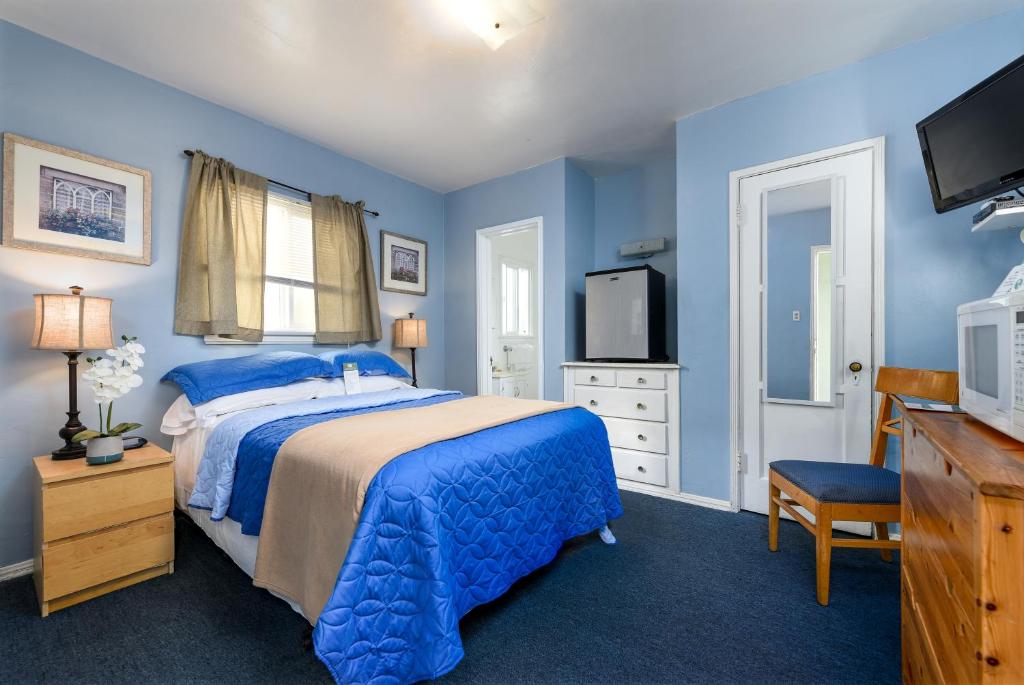 Двухместный (Небольшой двухместный номер с 1 кроватью), Wilshire Motel
