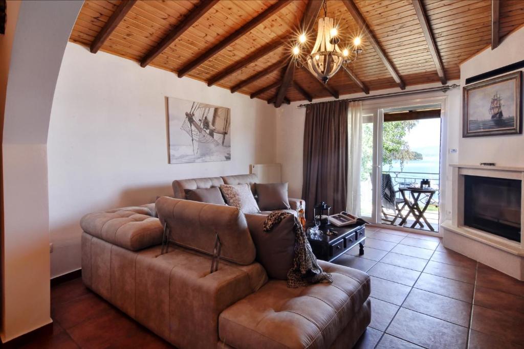 Nicolas Beach House photo 2