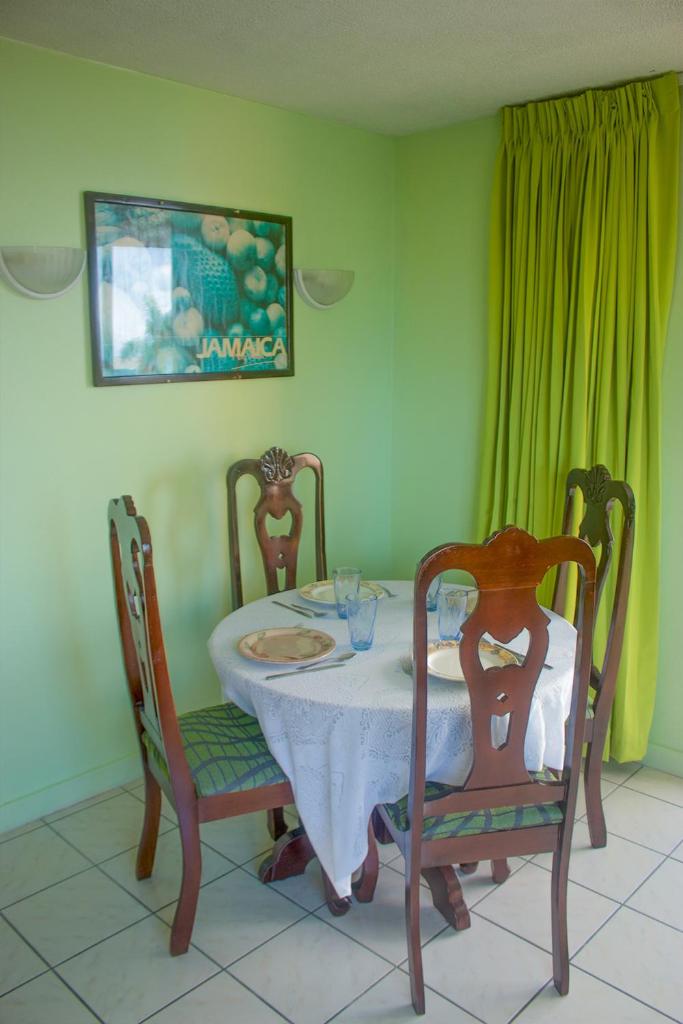 Green Island Beach Suite at Turtle towers photo 2