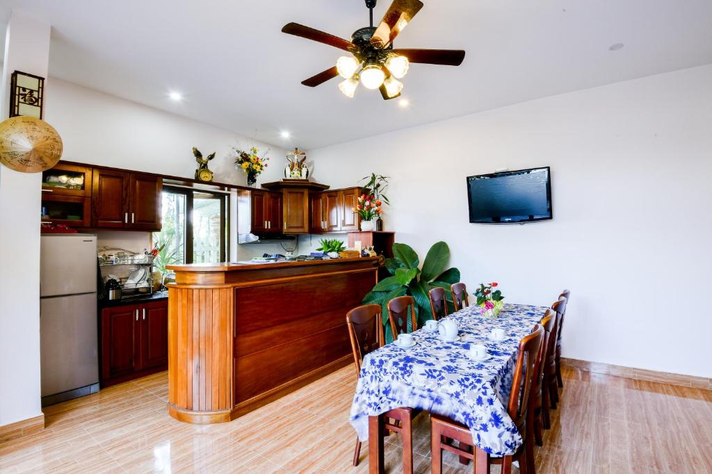 Tra Que Riverside Homestay