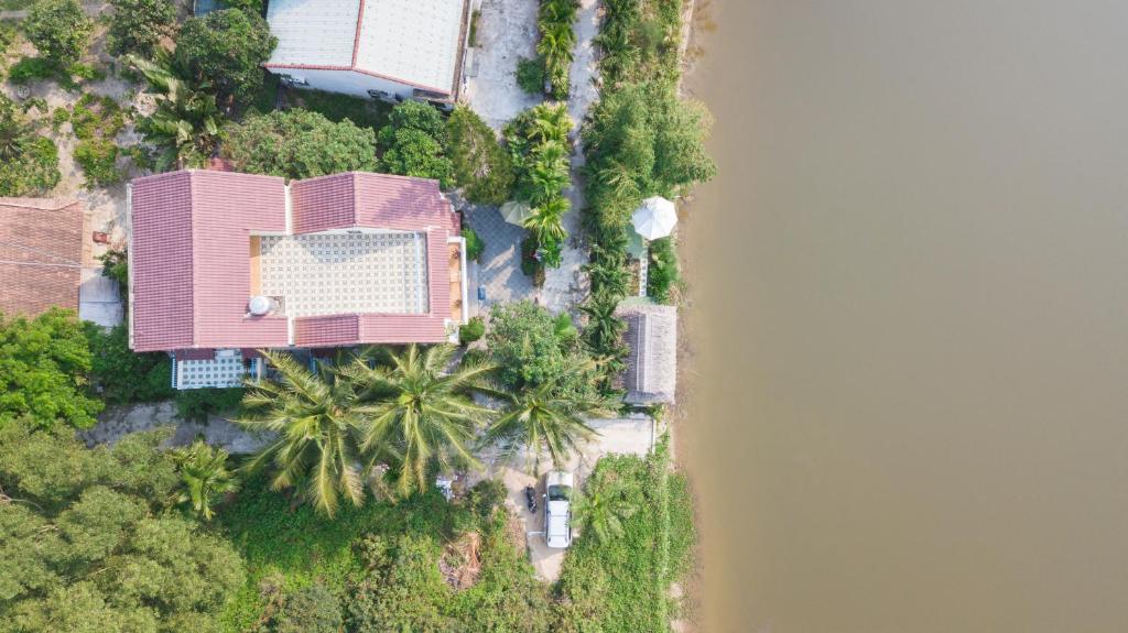 Tra Que Riverside Homestay