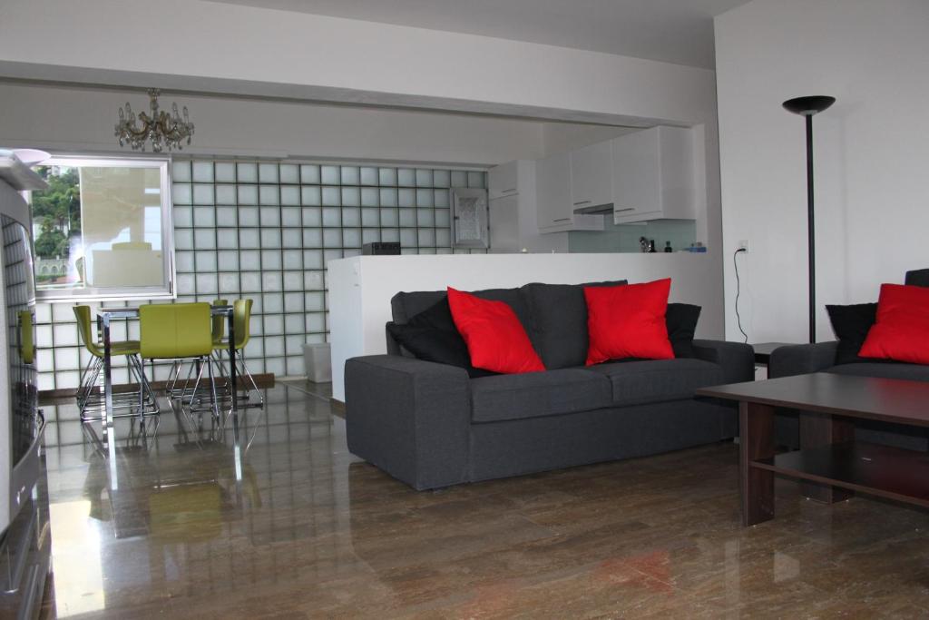 Lichtdurchflutete Ferienwohnung mit Panorama-Sicht und Schwimmbad/Sauna photo 4