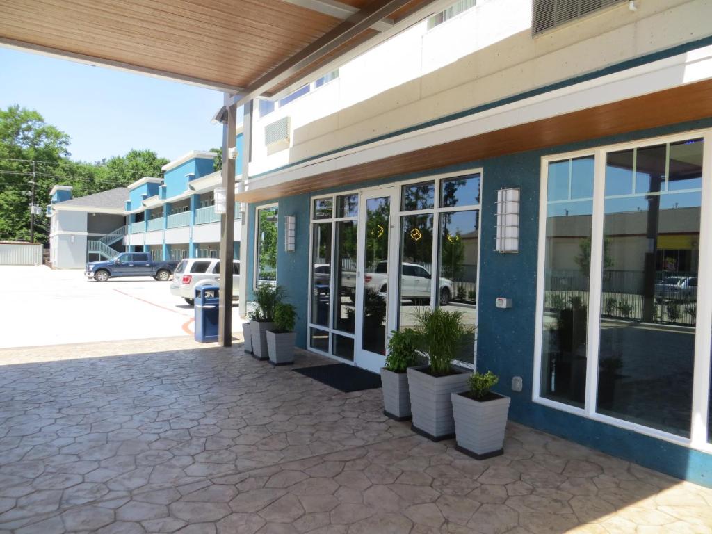 Hotel Blue - Woodlands photo 2