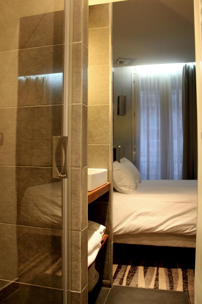 Четырехместный (Два смежных двухместных номера с 1 кроватью), Hôtel Lumières Montmartre Paris