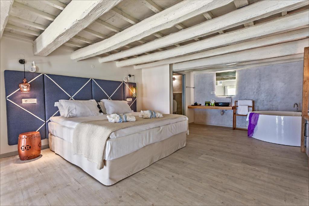 Сьюит (Люкс с видом на бассейн - Двухуровневый), Thalassa Boutique Hotel